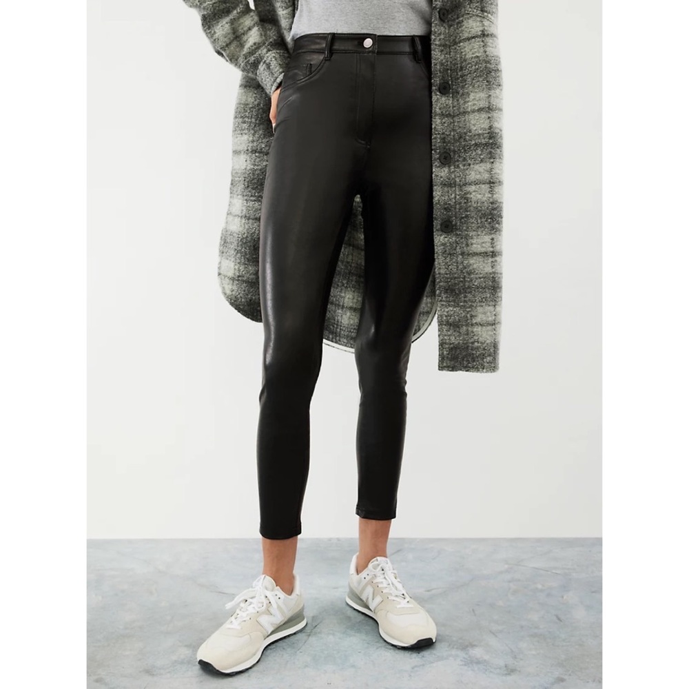 Aritzia Wilfred Free Charm Black High Rise Vegan Leather Pants Women’s 6